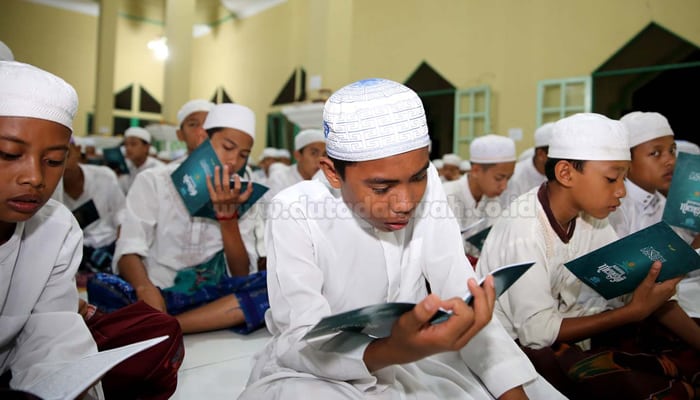 9 Adab Menuntut Ilmu Dalam Islam Yang Harus Diketahui