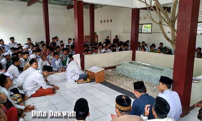 Bacaan Ziara Kubur Kedua Orang Tua Singkat (Indonesia)