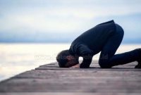 Pengertian Sujud, Macam, Doa, & Tata Caranya